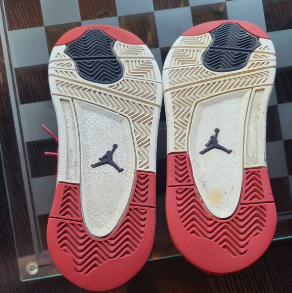 Kids Nike Jordan's 2y Red Sneakers - Picture 12 of 15